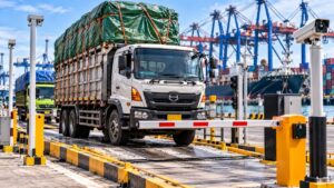 Truk ODOL Mulai Ditertibkan di Tanjung Perak, Kemenhub Siapkan Timbangan dan Portal Pembatas